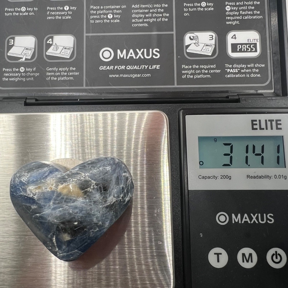 Kyanite‎ Crystal Heart Carving (#9) - Picture 10 of 10